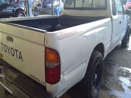1996 TACOMA, WHITE, LX, EXTD CAB, 2.4L, AT, 2WD. Z25931